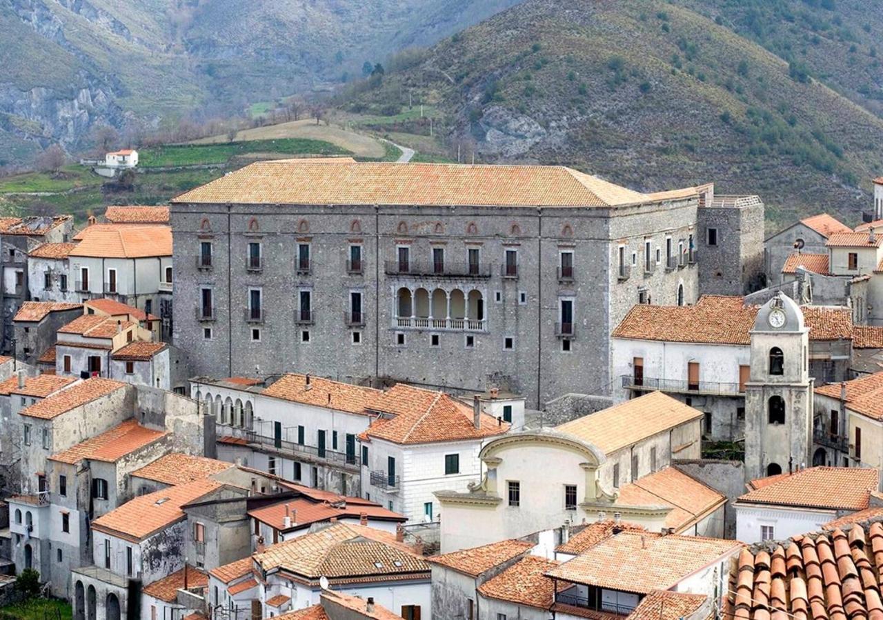 Un Capriccio - Ginepro Apartment Aieta Bagian luar foto