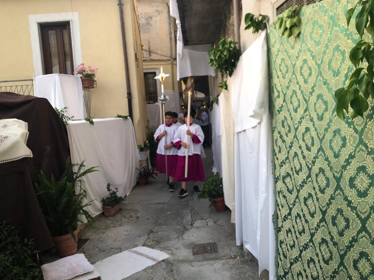 Un Capriccio - Ginepro Apartment Aieta Bagian luar foto