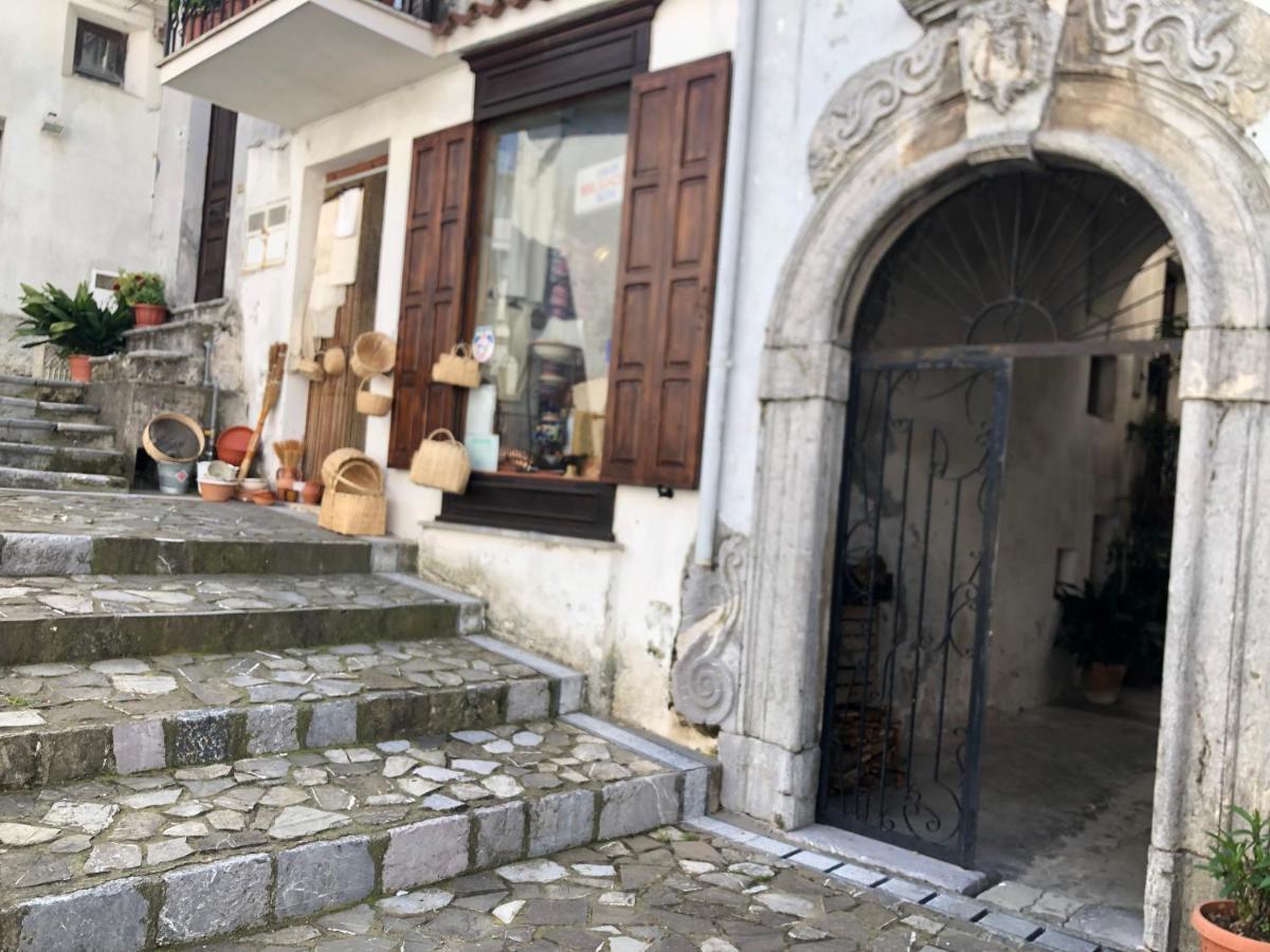 Un Capriccio - Ginepro Apartment Aieta Bagian luar foto