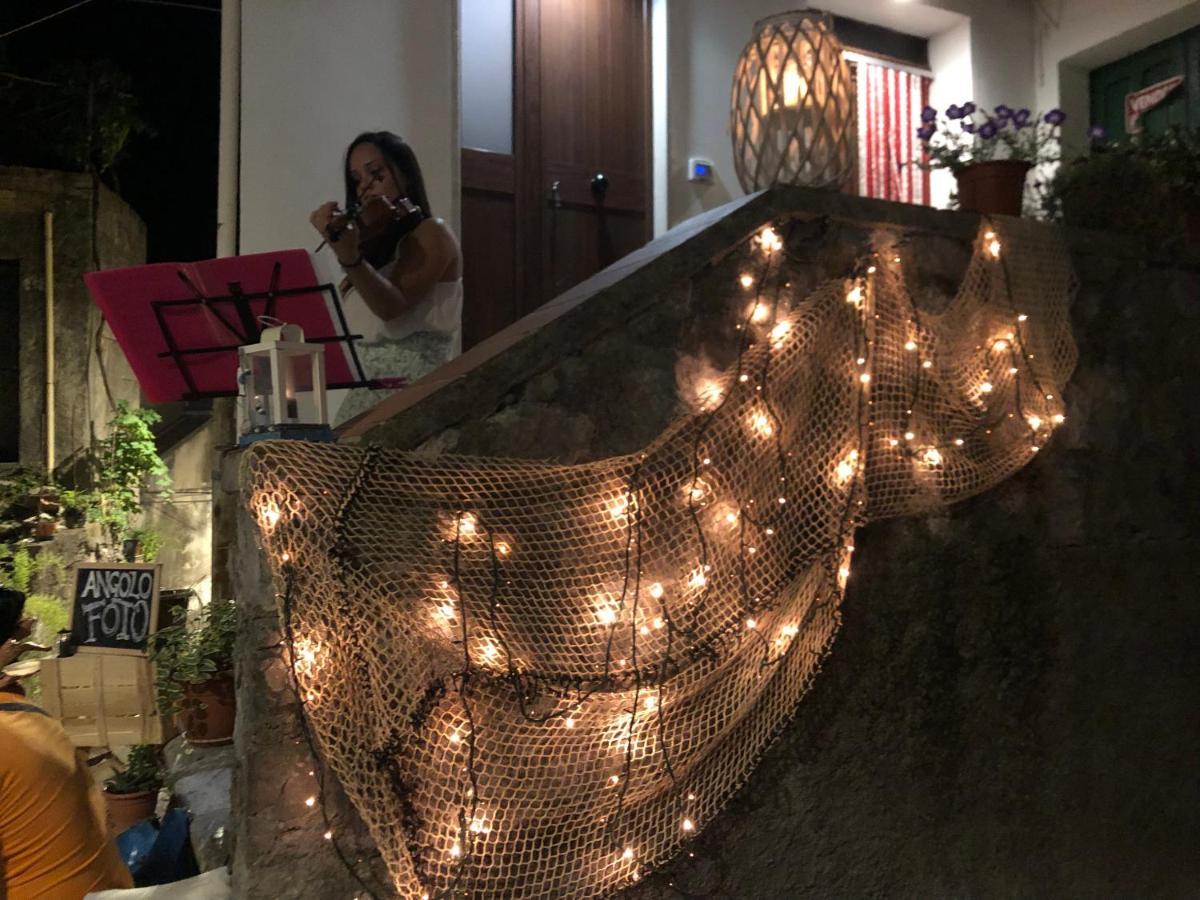 Un Capriccio - Ginepro Apartment Aieta Bagian luar foto